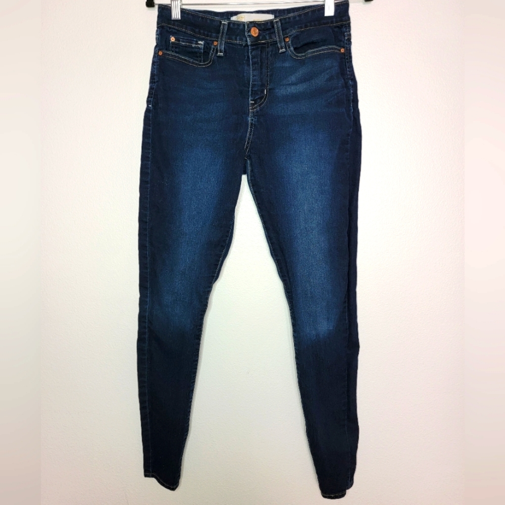 Levis Signature Woman Blue Waist 29 Length 32 Medium 8 Mid Rise Waterless